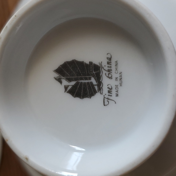 Liling Brocade Blue and Pink Set of 5 Tea Cups and 6 Saucers - Picture 9 of 16